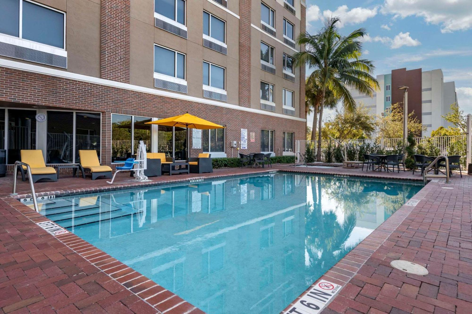 Cambria Hotel Ft Lauderdale, Airport South & Cruise Port Dania Beach Bagian luar foto